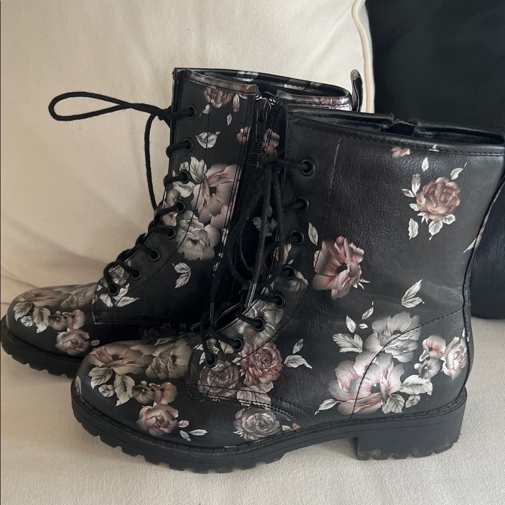 Truss Black Flowered Booties